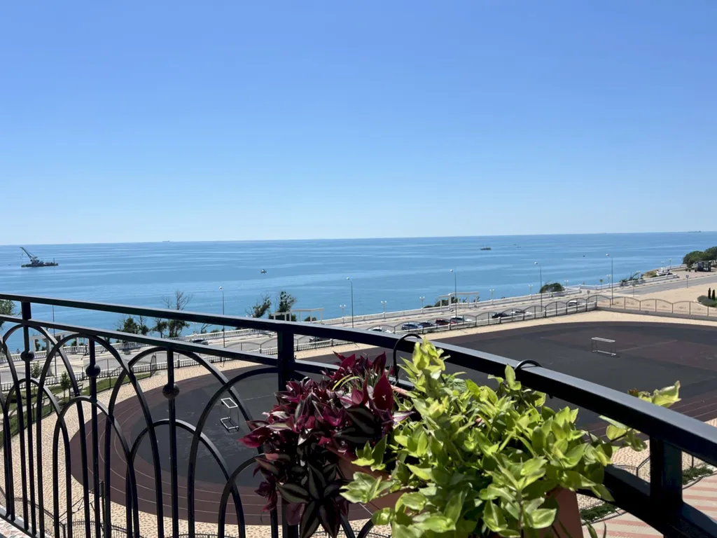 Квартира с балконом и видом на открытое море, Толстый мыс