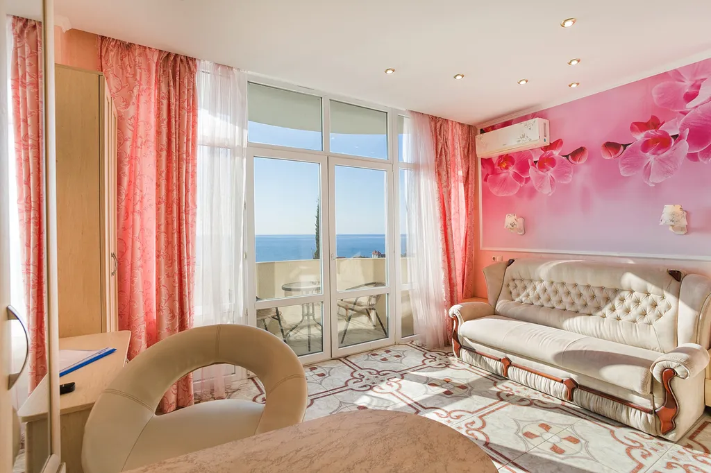 Видовая Квартира-студия на двоих с балконом у моря в Мисхоре — аренда посуточно в Кореиз