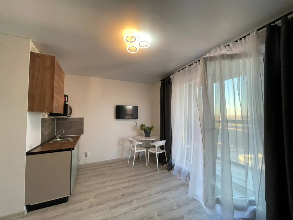 Студия с видом на лес