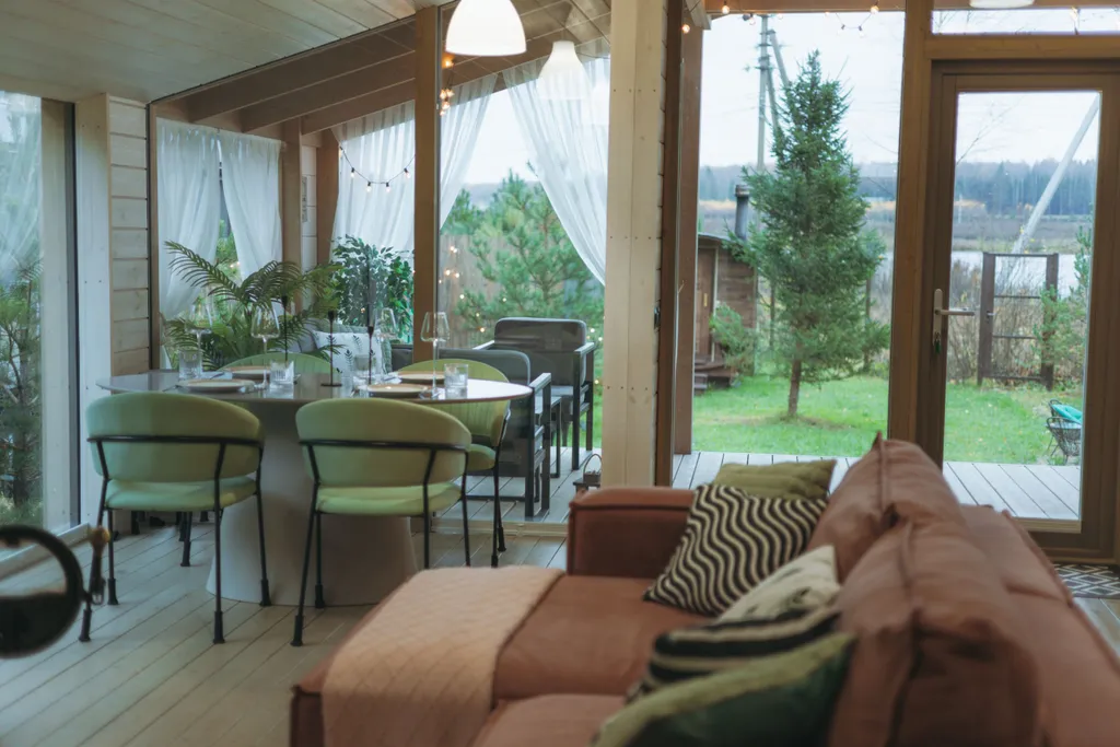 Дом с баней бочкой у воды и леса Green house