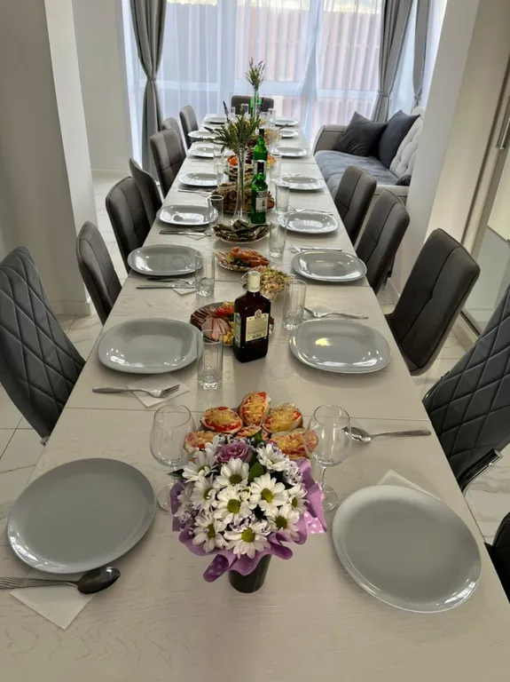 Коттедж с теплым бассейном и баней в 15 минутах от города