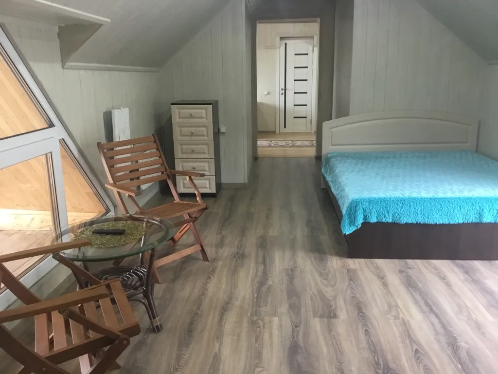 Эко-дом шале с камином на краю леса с видом на горную местность