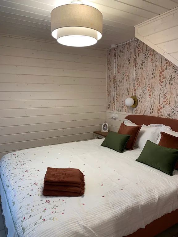 Красная Матрешка - глэмпинг в лесу