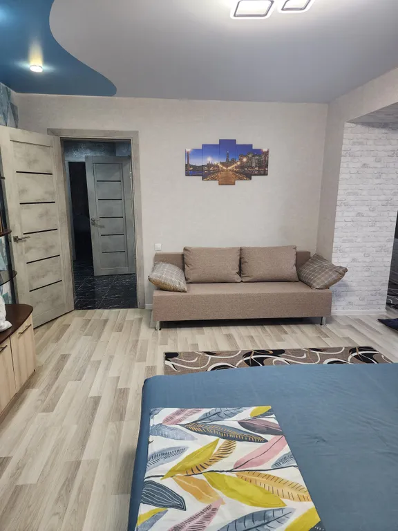 Просторная двухкомнатная квартира в уютном районе города