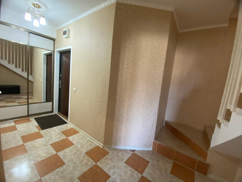 Трехуровневая 3-к квартира с террасой, у моря