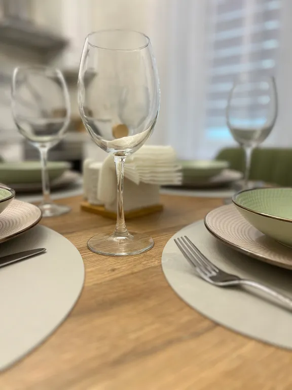 ЦЕНТР.  2 КОМНАТНАЯ КВАРТИРА