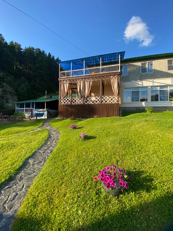 Коттедж для больших компаний на Алтае