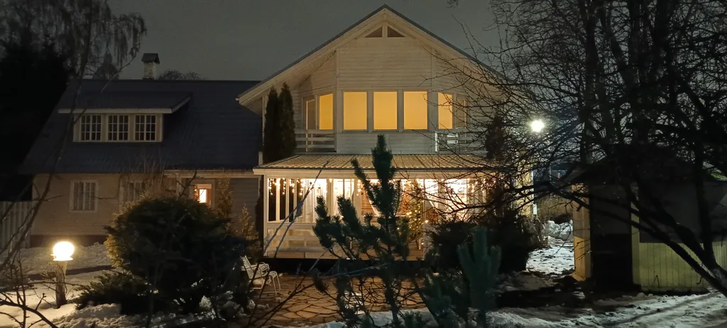 Загородный дом в черте города с русской баней