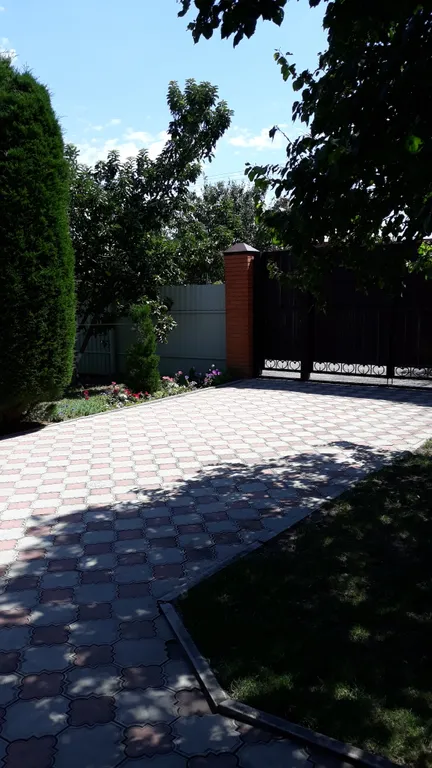 Жилой деревянный двухэтажный дом