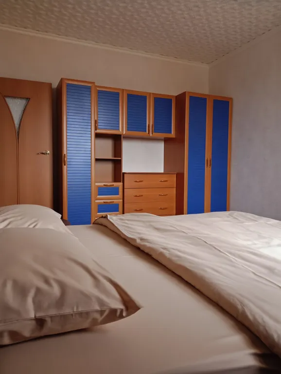 Просторная теплая квартира с двуспальной кроватью, 2 ТВ,интернет.