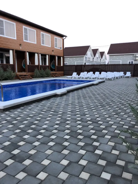 Коттедж с тёплым бассейном