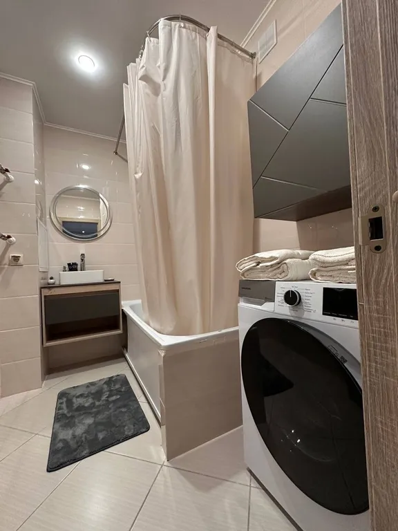 Современная новая квартира в стиле лофт недалеко от берега