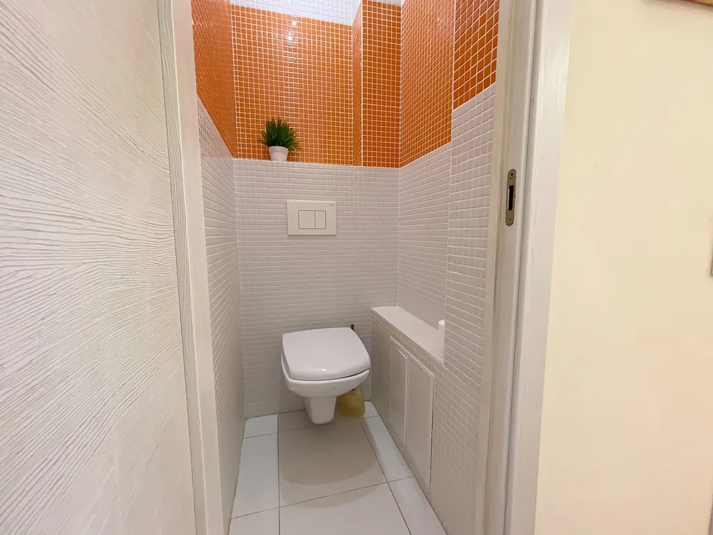 Просторная двушка с тёплой лоджией рядом с Александровским парком