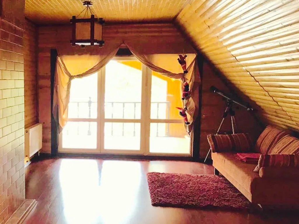 Шале с камином и 3 спальнями на берегу озера Селигер