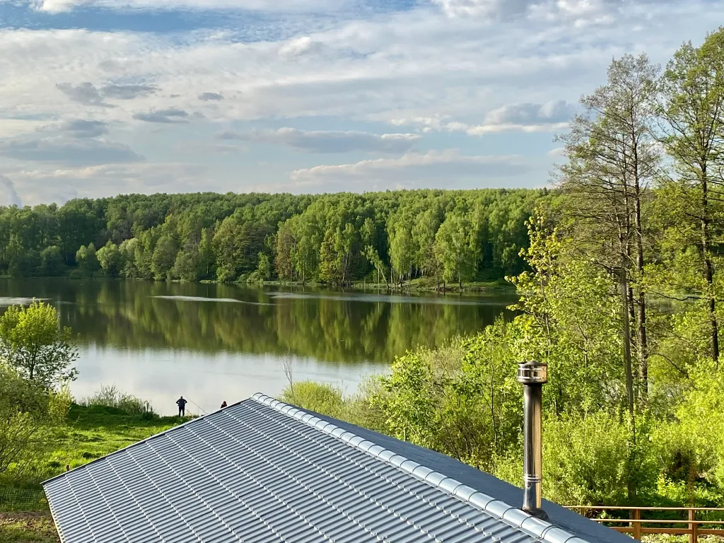 Шале на берегу реки с баней и горячей купелью