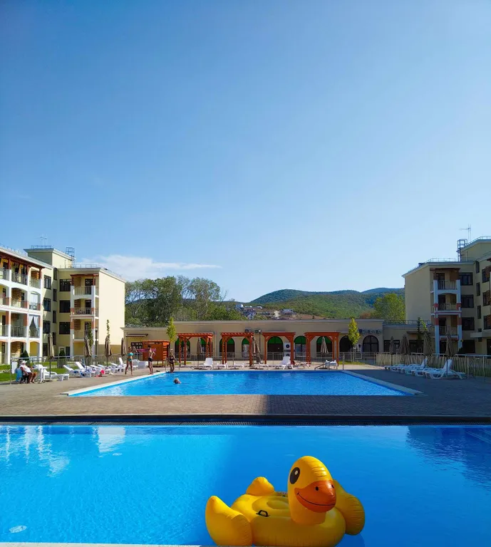 Студия с бассейнами рядом с Кипарисовым озером