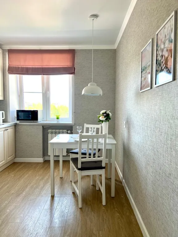 Стильный белоснежный апартамент в центре города, бесконтактный заезд