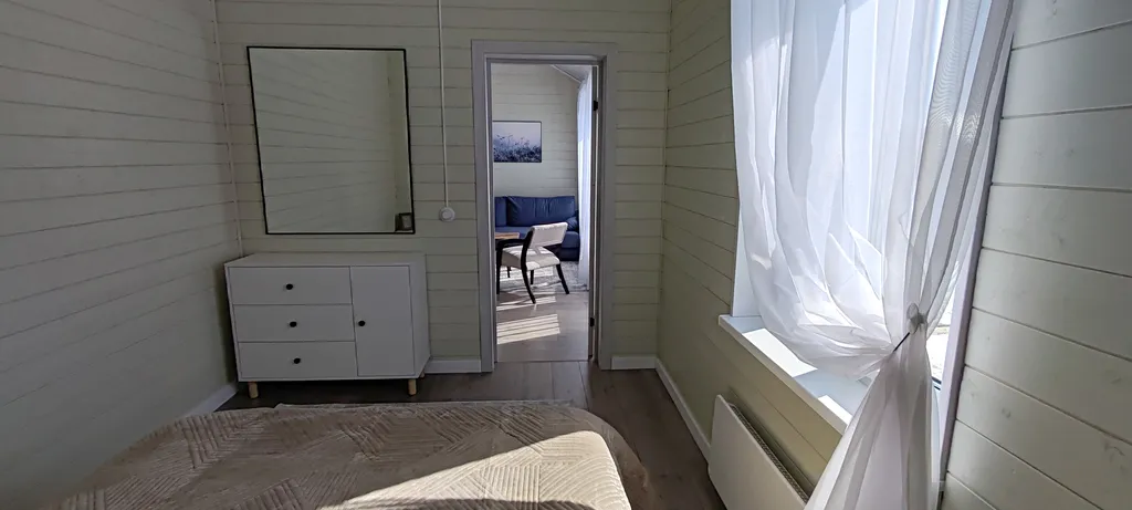 Дом рядом с озером