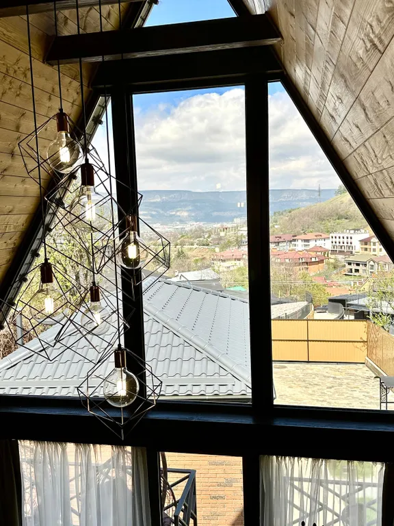 А-фрейм с видом на горы