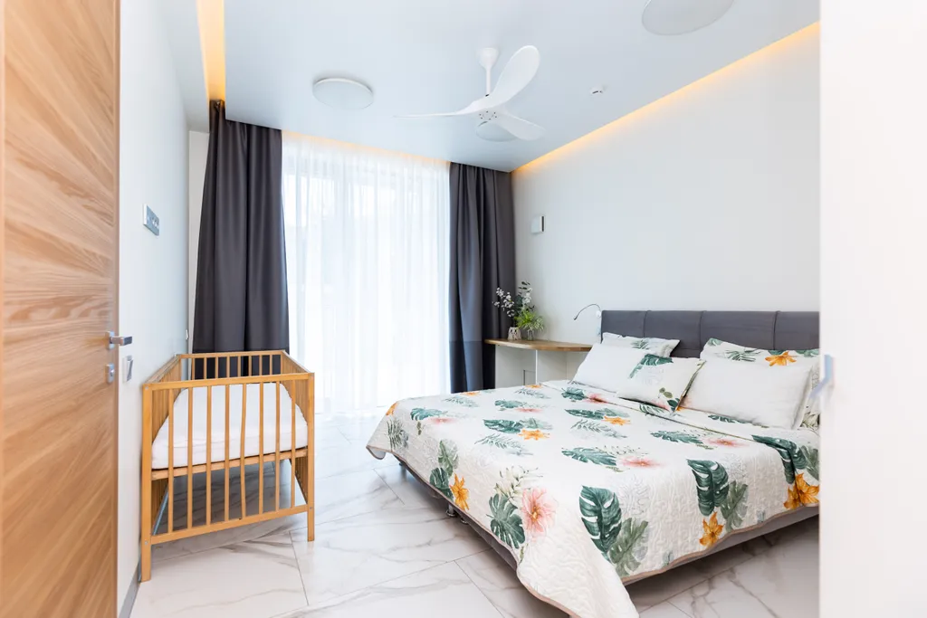 Просторная квартира с живым камином и видом на горы