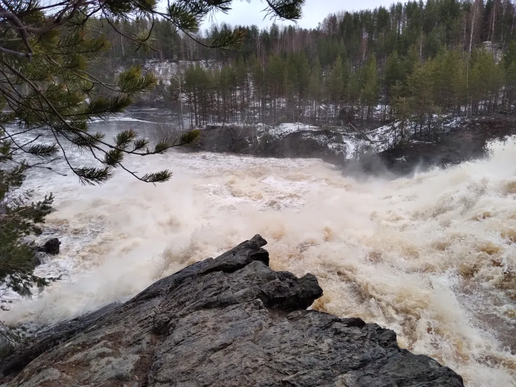 Дом с балконом