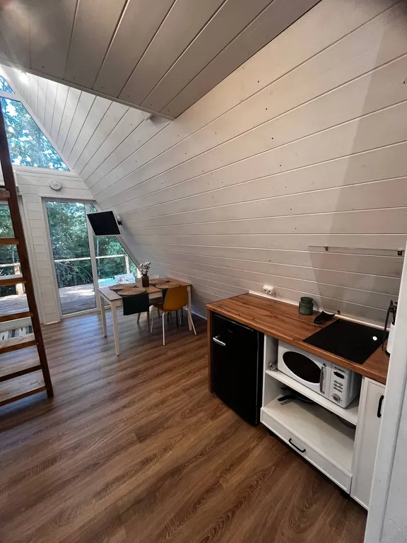 Домик с видом на лес