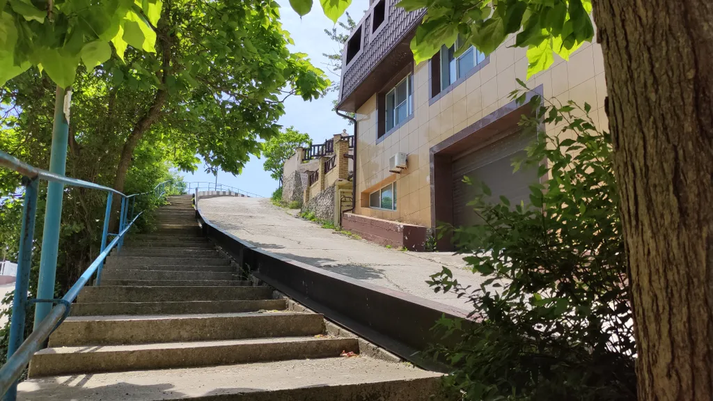 2-этажный дом в лесу в 5 минутах от моря