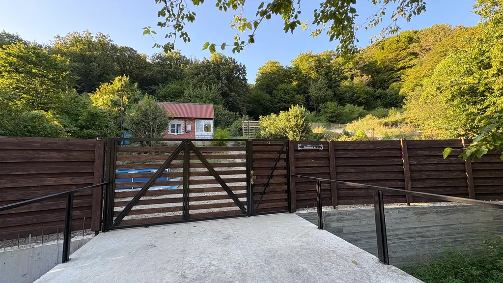 Домик на море, тихое и спокойное место, дубовая роща