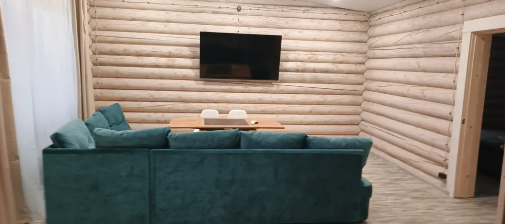 Срубовый дом на берегу Волги