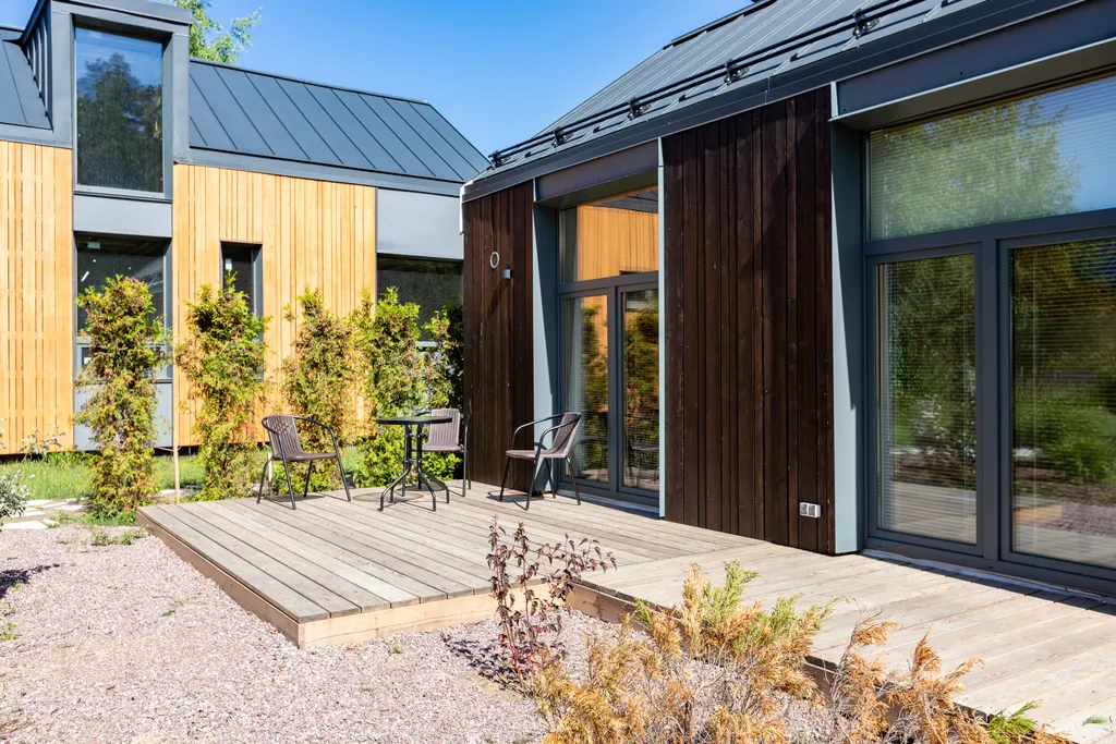 Уютный дом возле леса