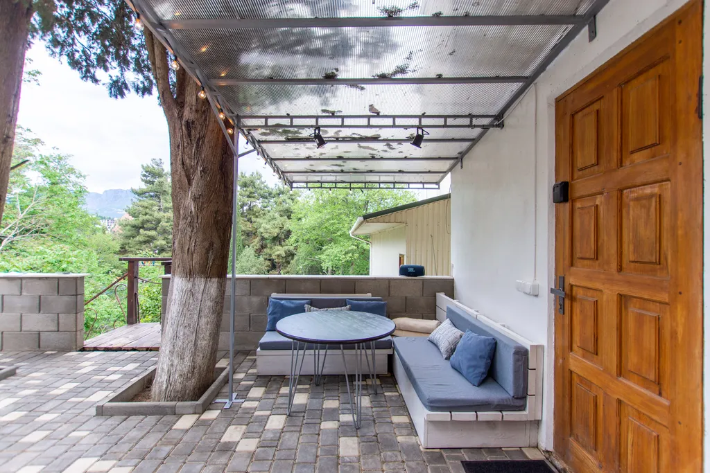 Квартира Квартира Комфортабельный номер с собственной закрытой террасой — Алушта