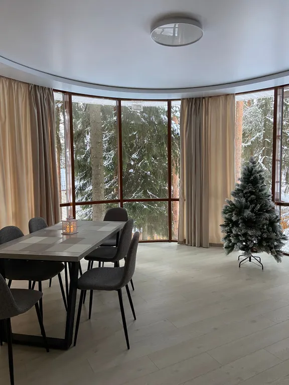 Коттедж с теплым бассейном и баней на дровах