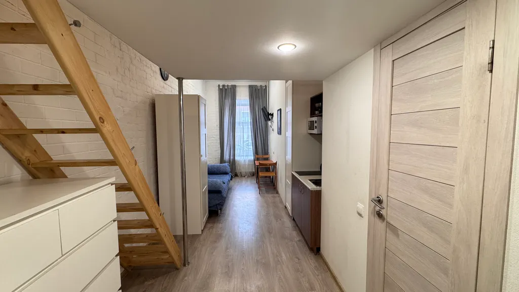 Двухуровневая квартира-студия в центре города