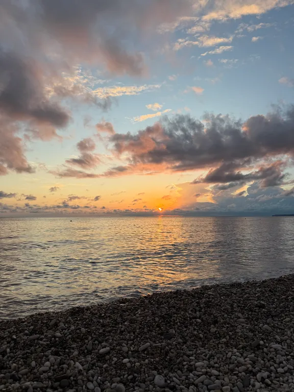 Большая красивая студия у моря в Агое – ваш уютный уголок