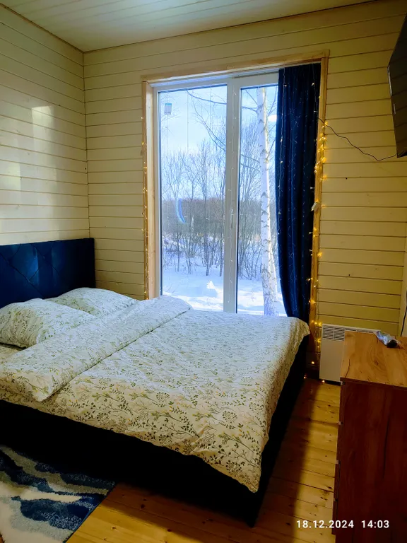 Дом с купольной беседкой на природе