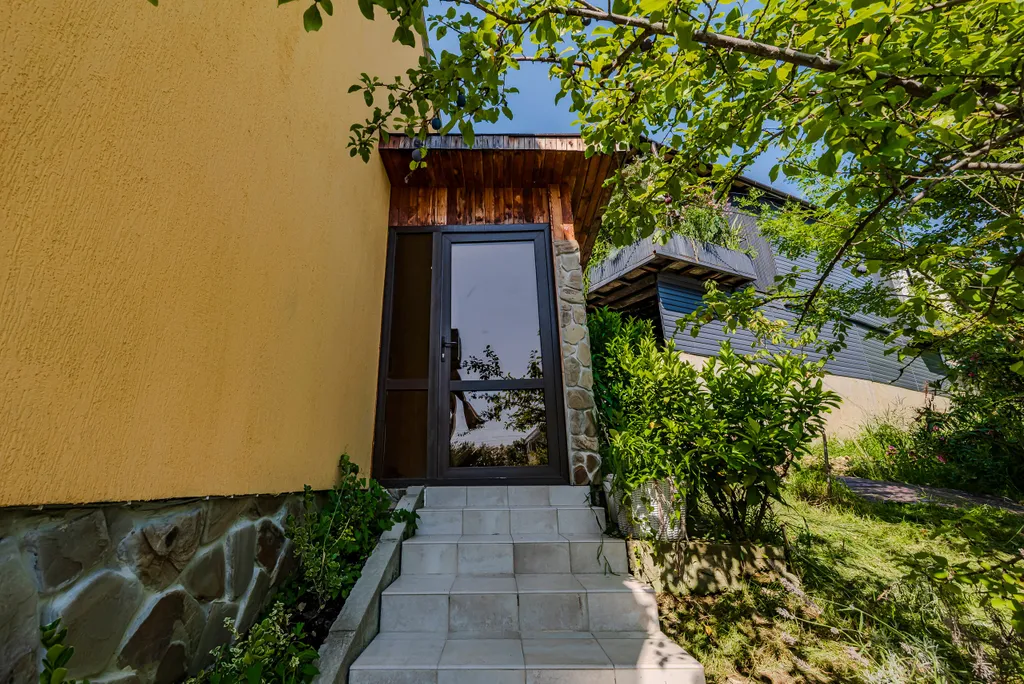 Дом в Хосте с видом на море