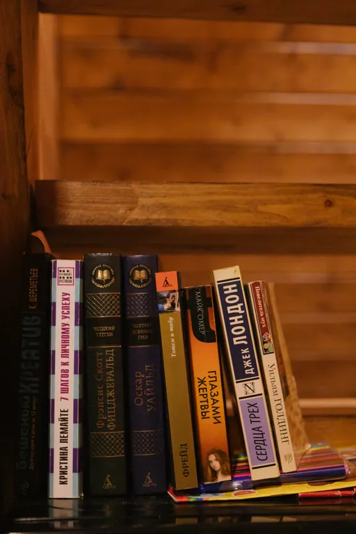 Домик в лесу вблизи от города в стиле A-frame