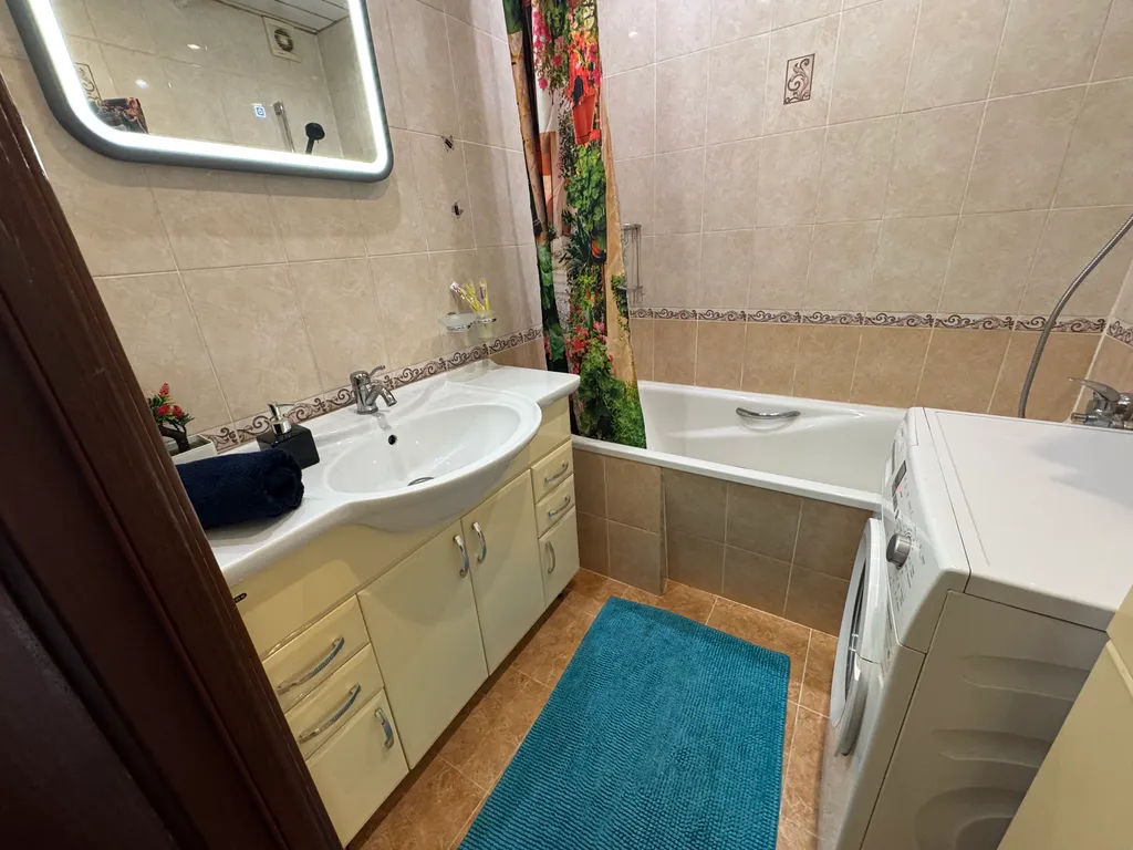 Квартира на высоком этаже в 10 минутах пешком от метро