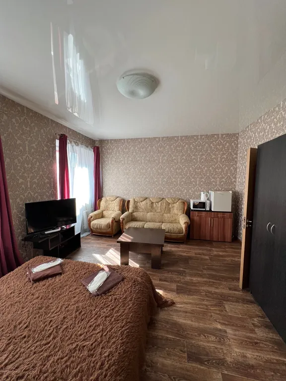 Большая студия с парковкой и местом для отдыха на территории