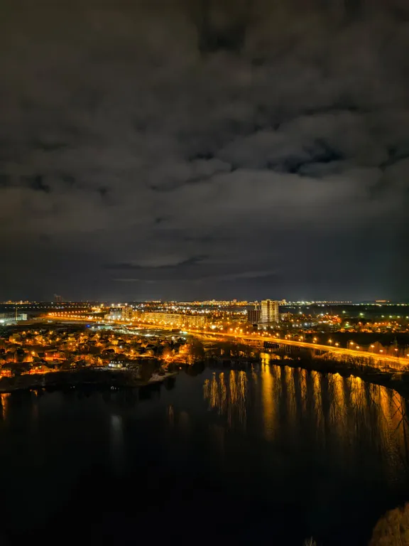 Квартира на Парковом у реки с камином и кондиционером