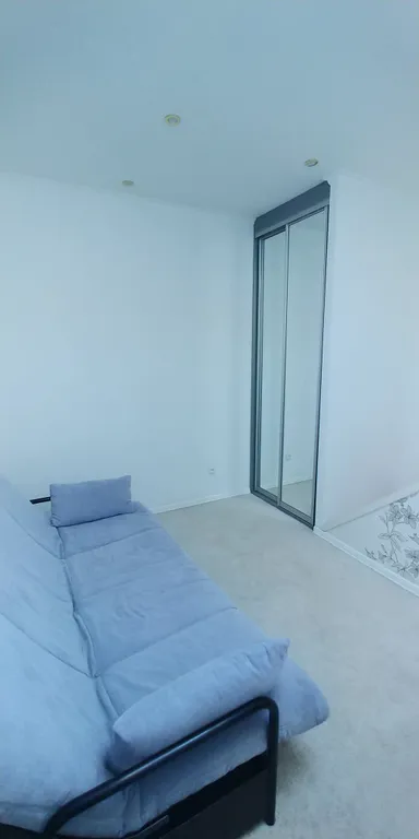 Жилой дом с внутренним двориком, рядом море