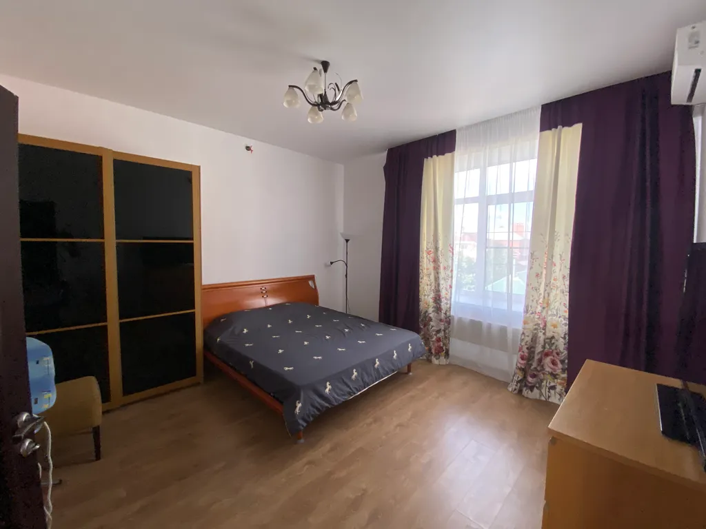 Огромный дом у парка Галицкого