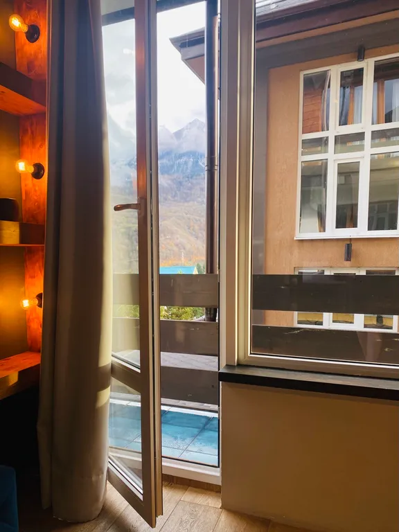 Квартира с большим балконом в горах