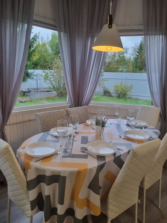 Коттедж Уютный загородный дом с большой гостиной — Стеклянный