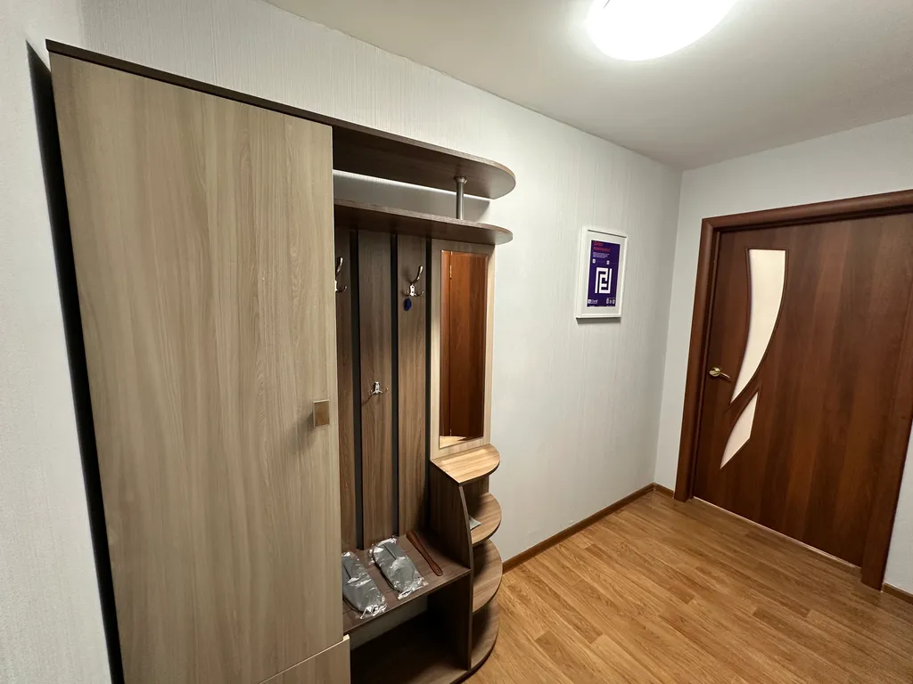 "В Гости!" на Строителей 90Б (1к квартира рядом с Планетой)