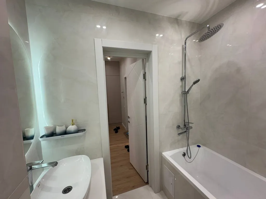 Continental apt near complex Vefa center