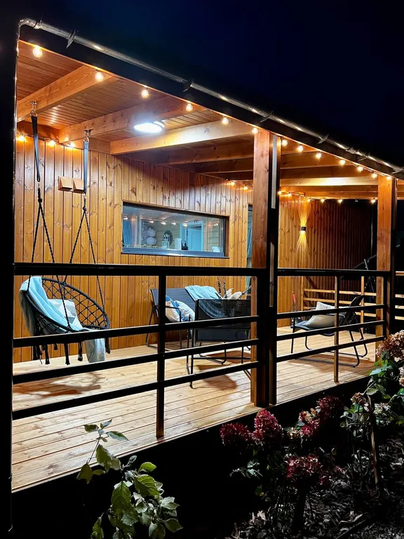 Уютный домик Karhumökki в окружении соснового леса и озер, у Игоры