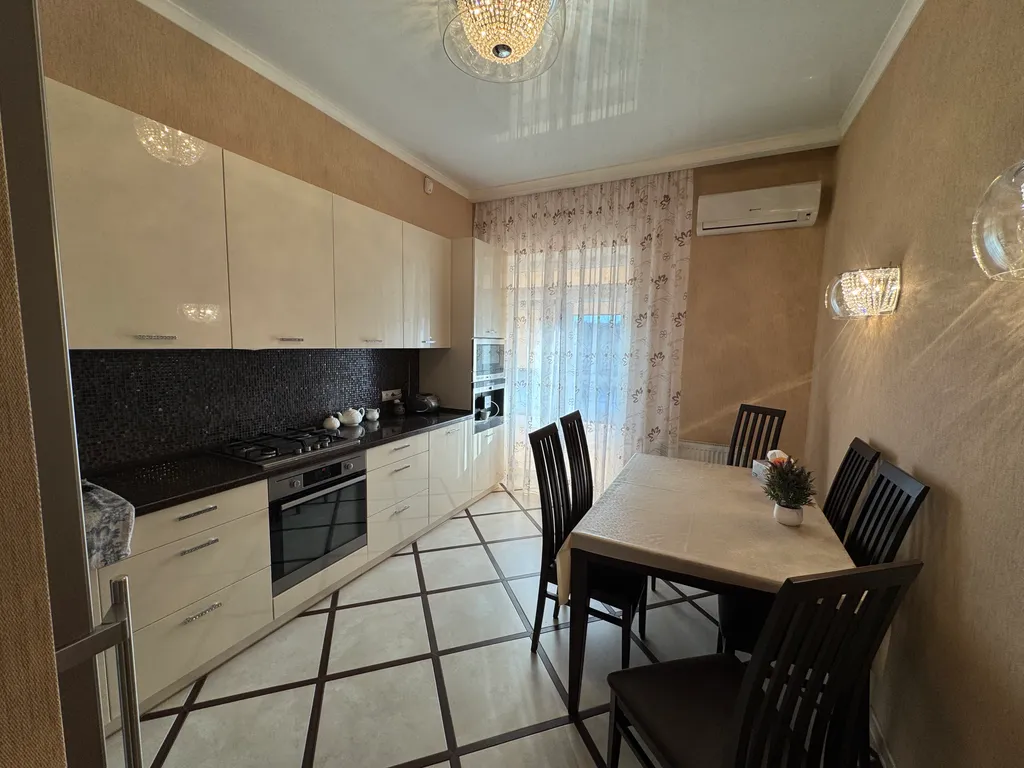 Уютная просторная квартира в центре курортного города