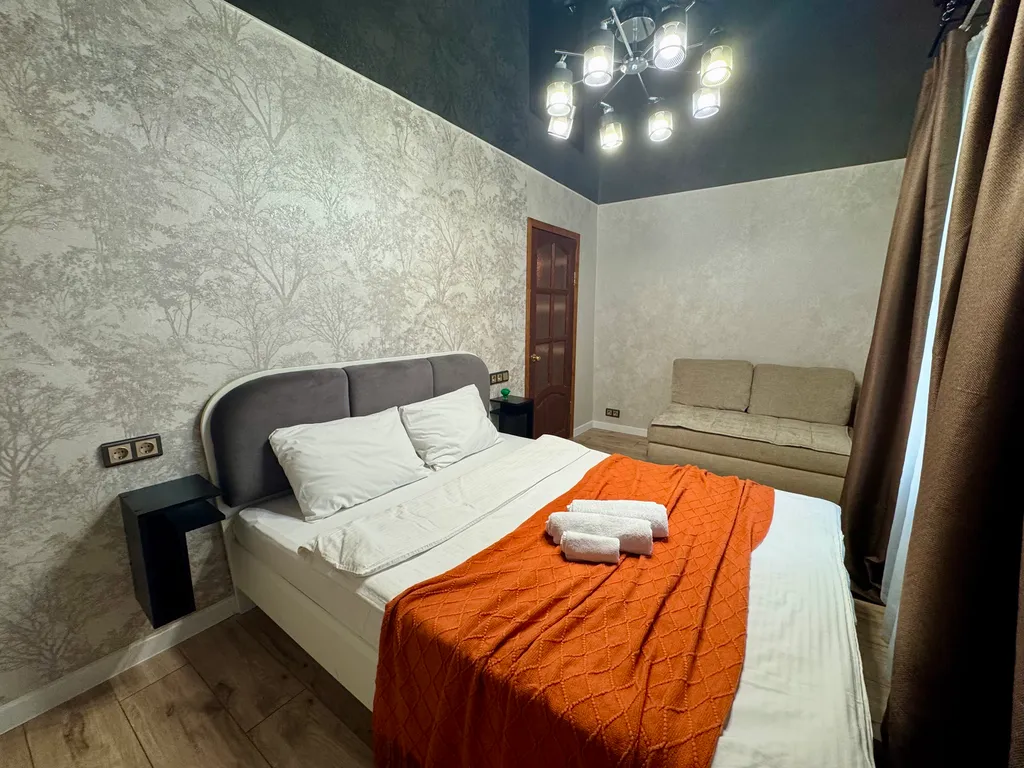 Двухкомнатная квартира люкс класса с камином в центре