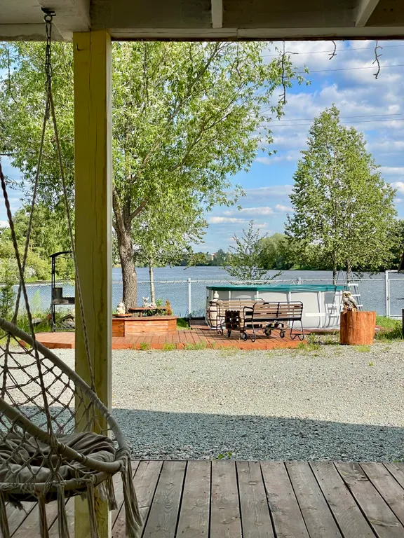 Дом на берегу озера